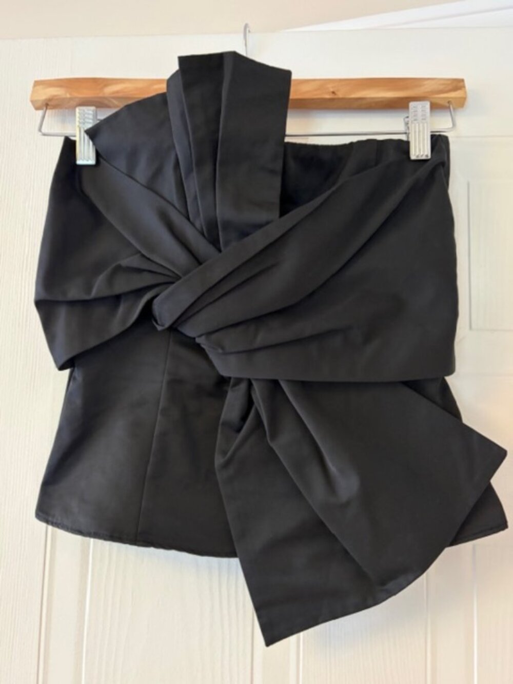H&M Black Bow‐Front Structured Top – Sculpted Draped Design, Women’s Size XS
